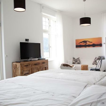 Guesthouse Altes Rathaus 로데스하임암라인 외부 사진