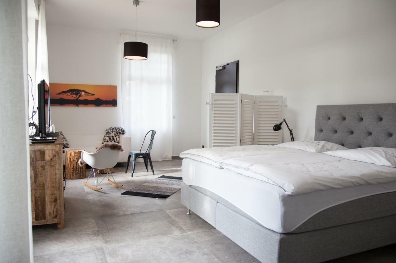 Guesthouse Altes Rathaus 로데스하임암라인 외부 사진